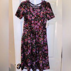 NWT medium Lularoe Amelia